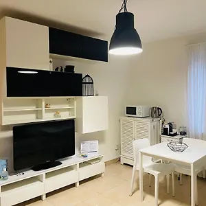 Pretty Little Milano